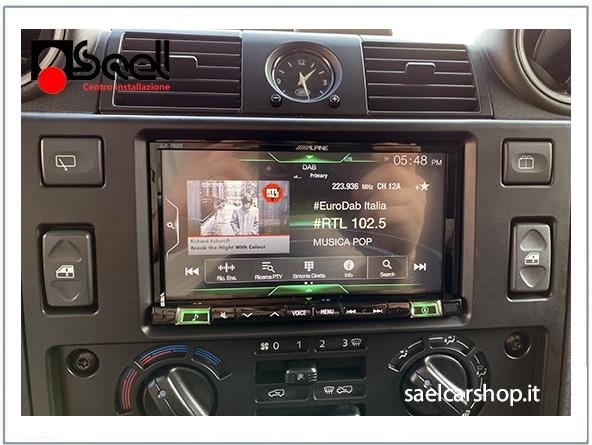 85722506_alpine-ilx-702d-retrofit-land-rover-defender-autoradio-carplay-android-auto.jpg